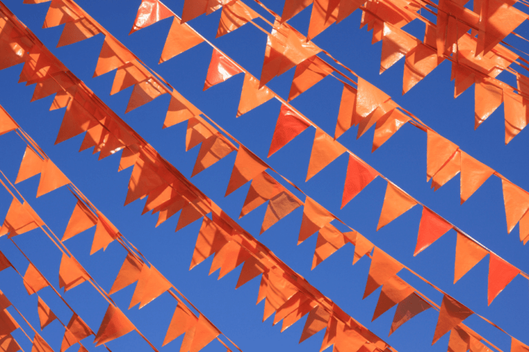 Oranje vlaggetjes